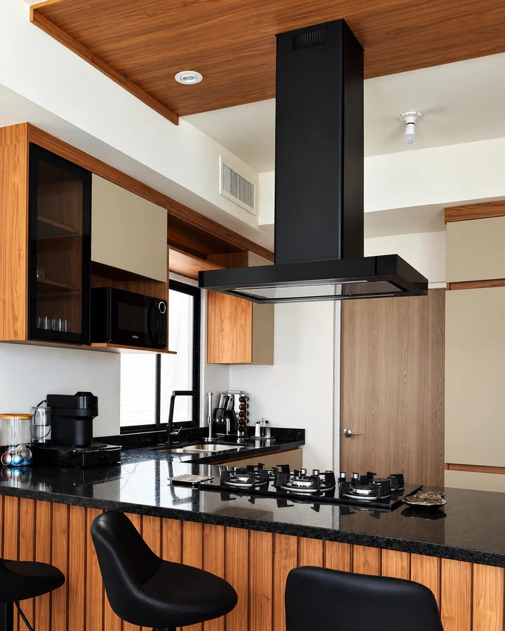 Cocina con plafón de madera